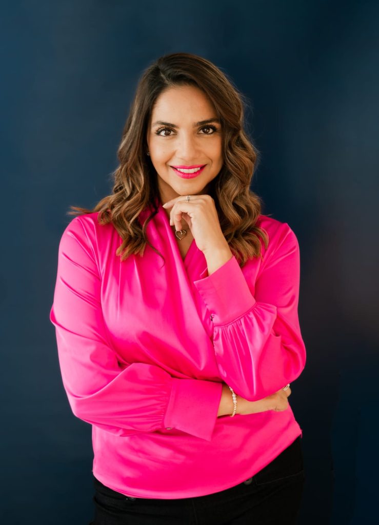 Karla Olguin, autora de GASP: lista para la felicidad